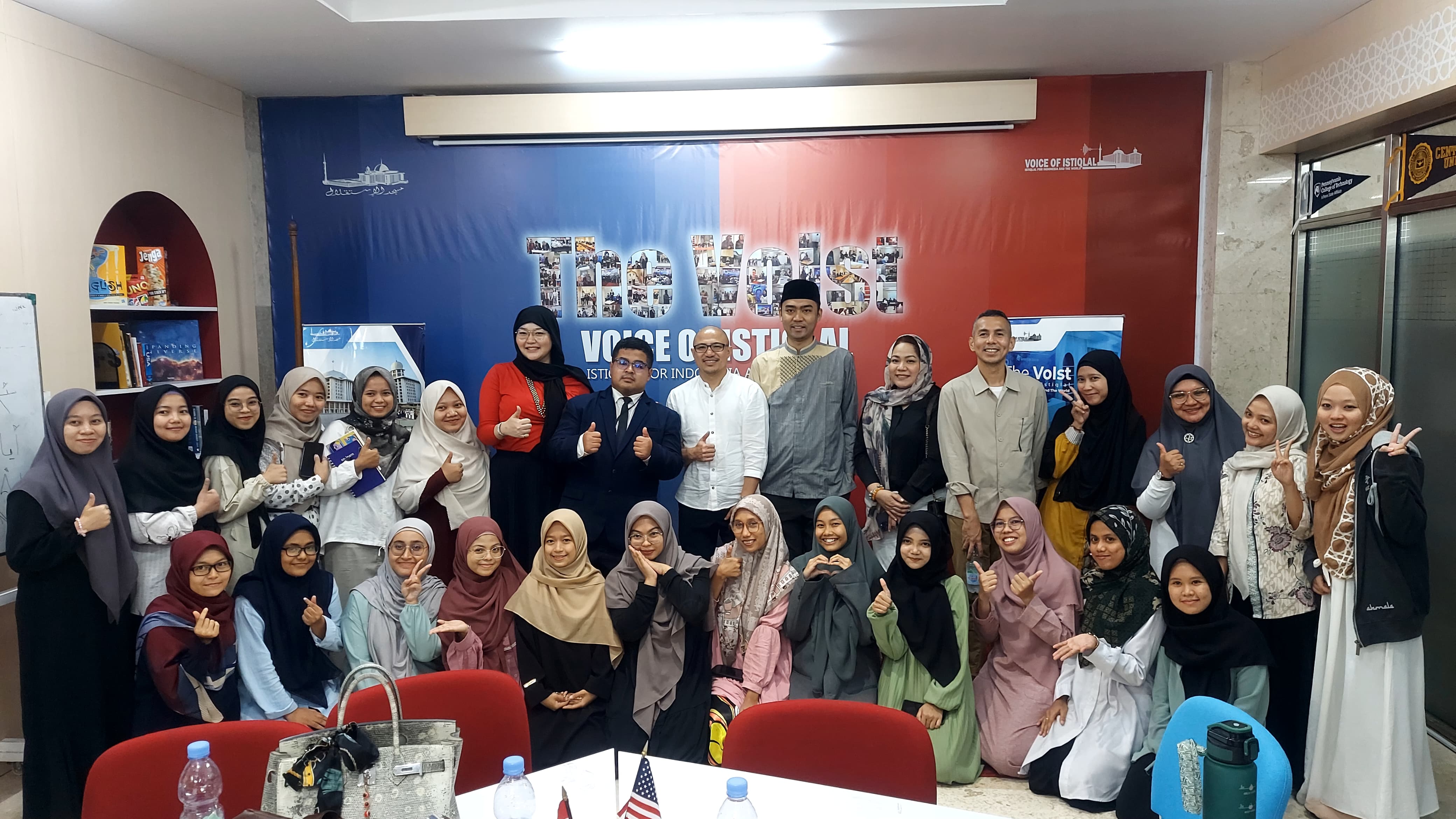 Share Experience About Religious Diversity In The Philippines And Islamic Business In Asean with PKU-MI Students in AmSpace VoIst